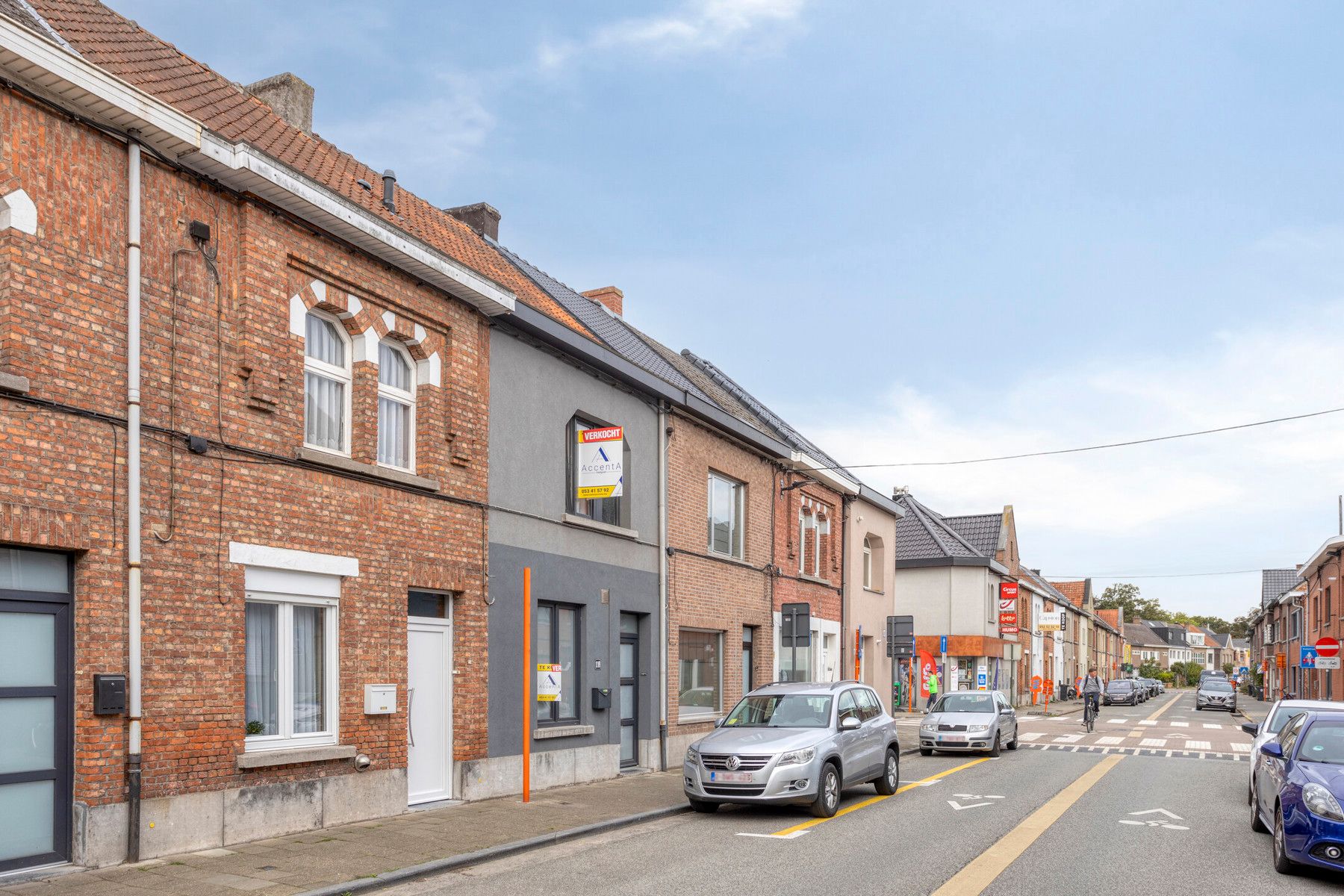 Te renoveren stadswoning met 3 slaapkamers en tuin! foto 2