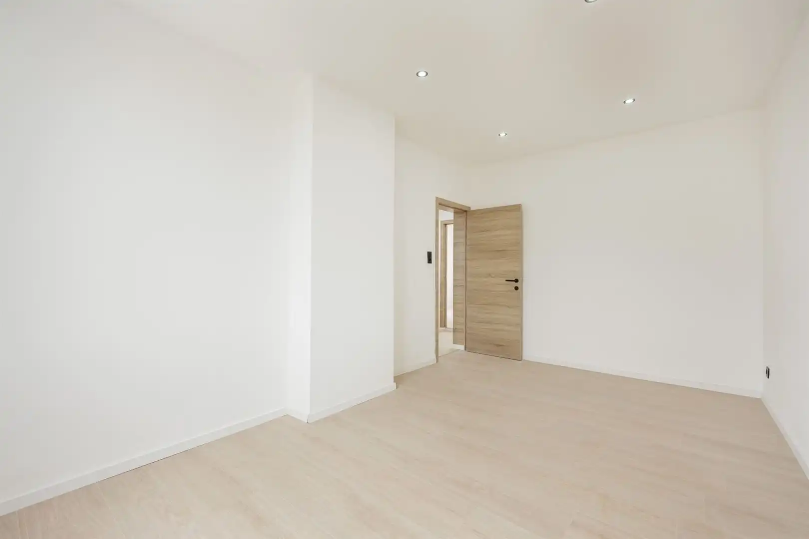 Volledig gerenoveerd & Energiezuinig: Ruime gezinswoning met 3 slaapkamers foto 18