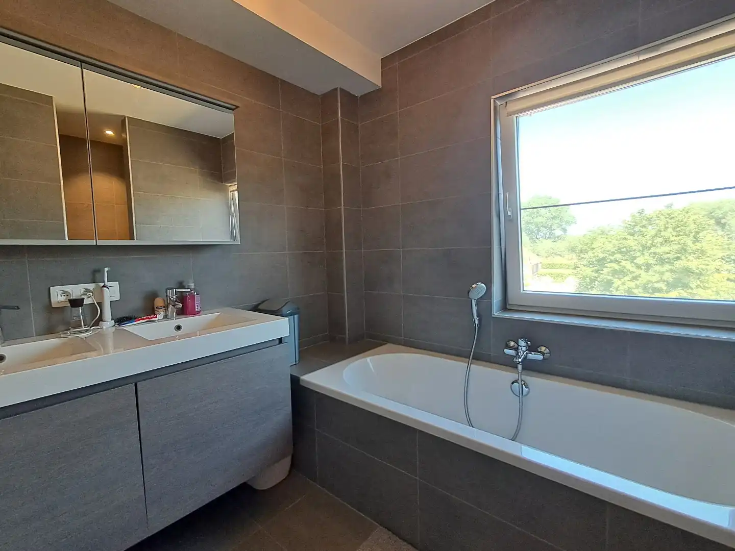 Instapklare halfopen woning met ruime zonnige tuin te Oedelem! foto 18