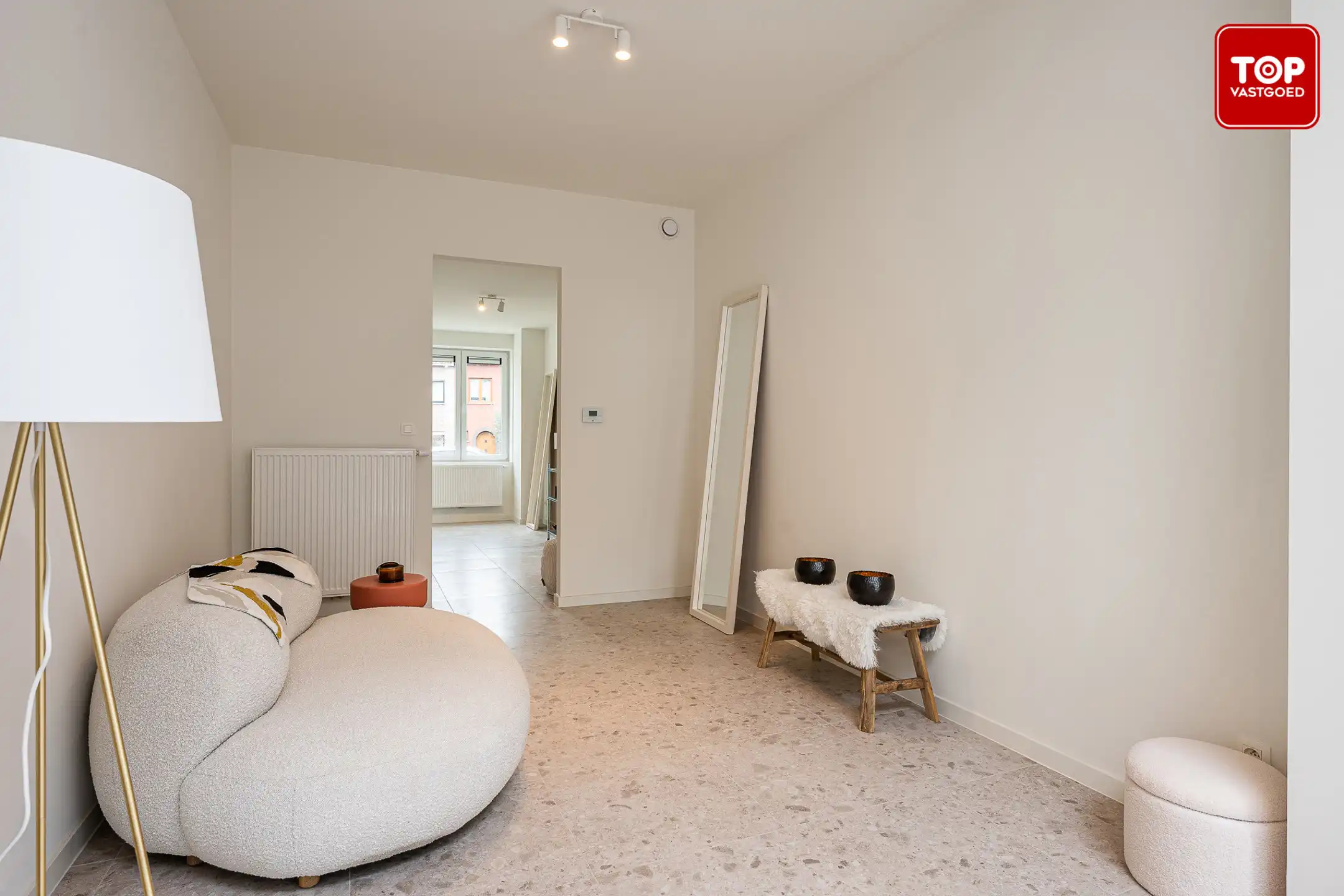 Totaal gerenoveerde woning met 3 slaapkamers, tuin en garage.  foto 5