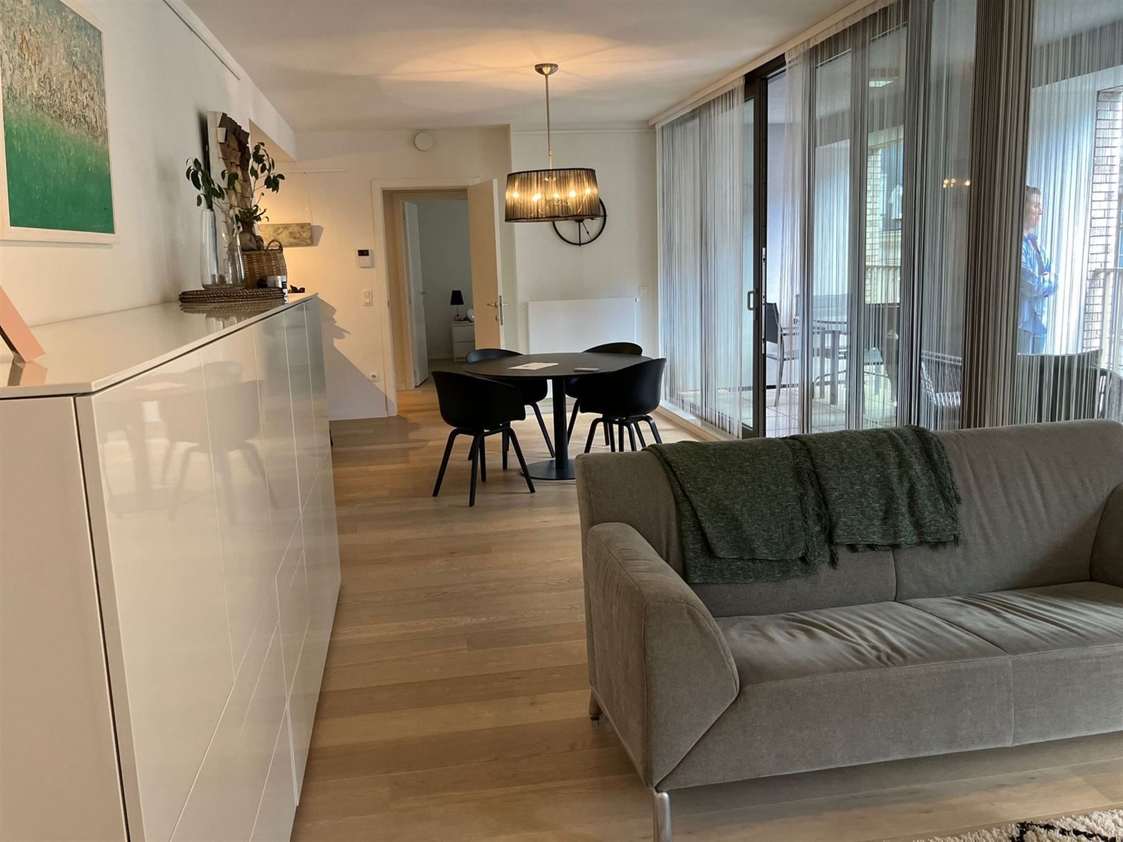 Luxe gemeubeld 2slaapkamerappatement met terras & parking! foto 5