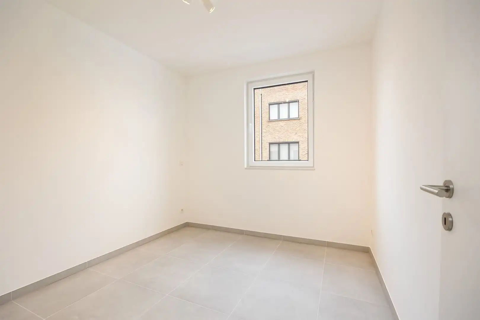 Modern nieuwbouwappartement met 2 slaapkamers, terras & overdekte autostaanplaats foto 8