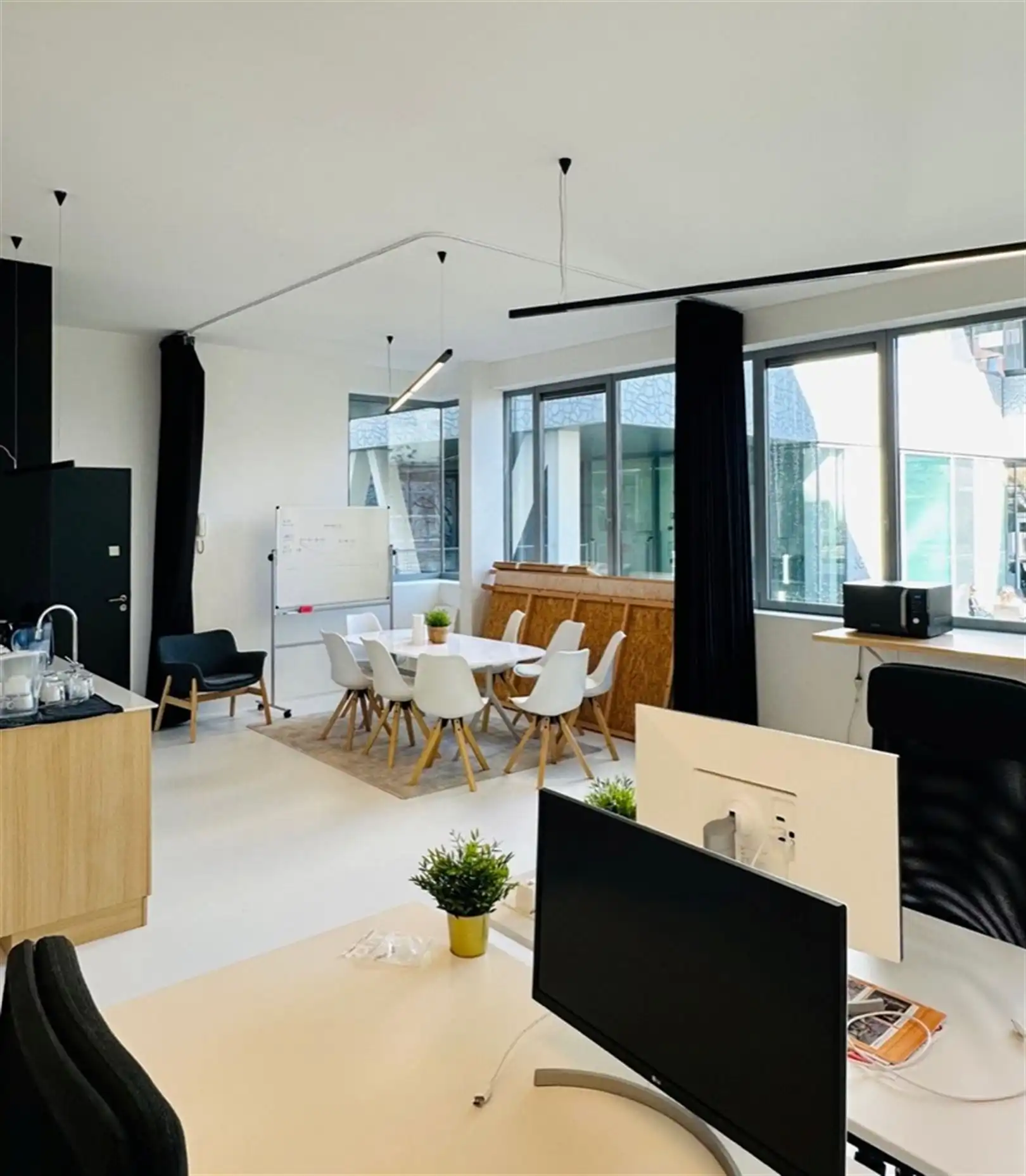 Kantoorgebouw foto 5