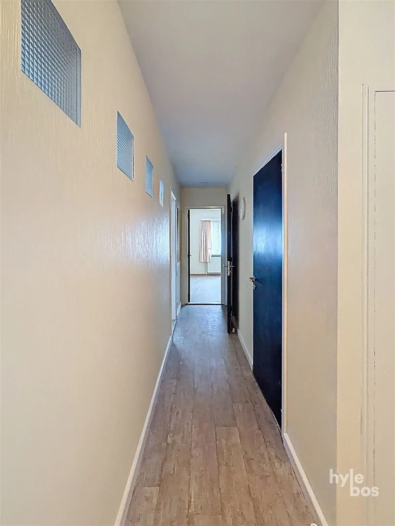 Gerenoveerd 2 slaapkamer appartement met garage foto 6