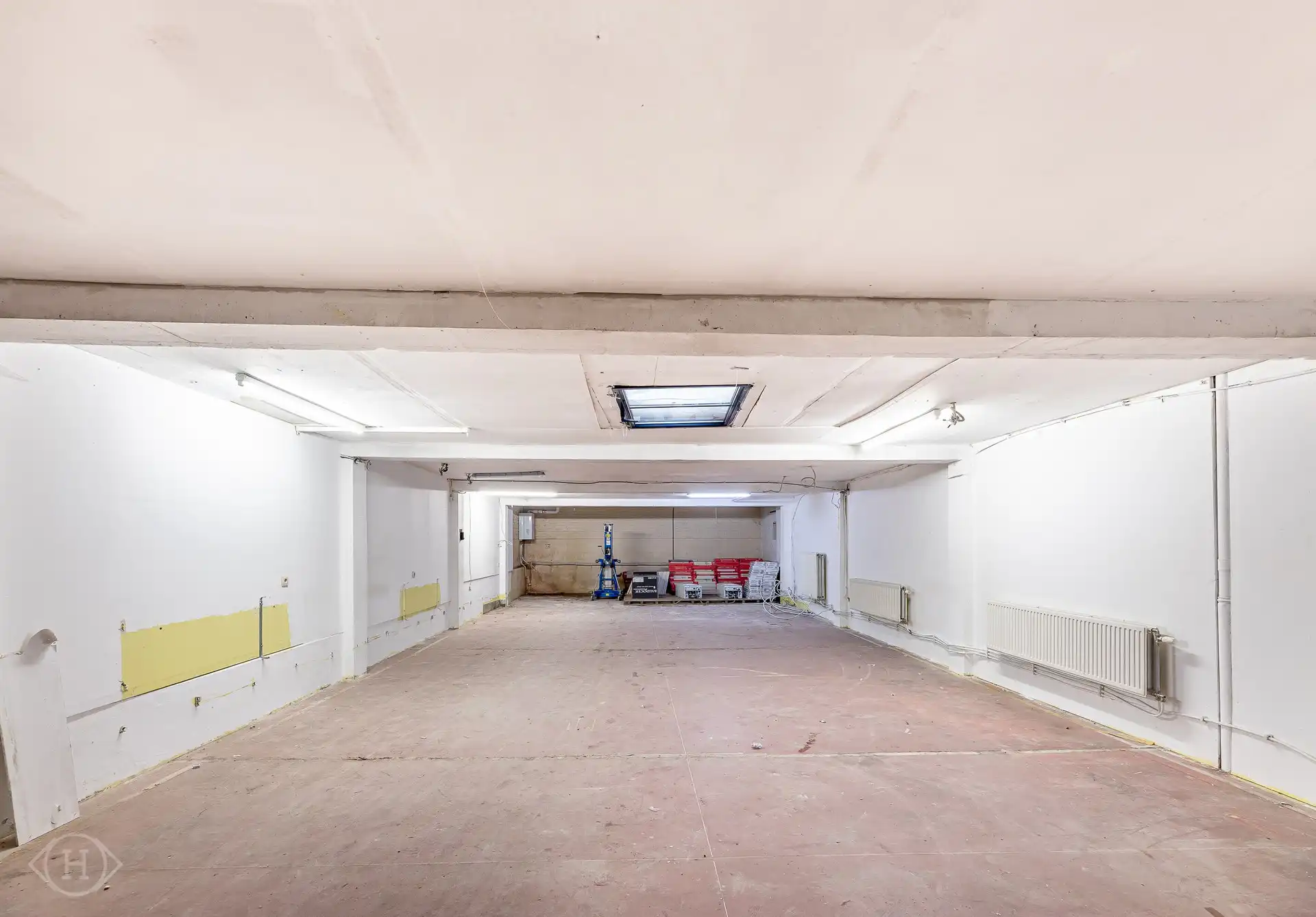 Ruime opslagplaats op ideale locatie foto 2