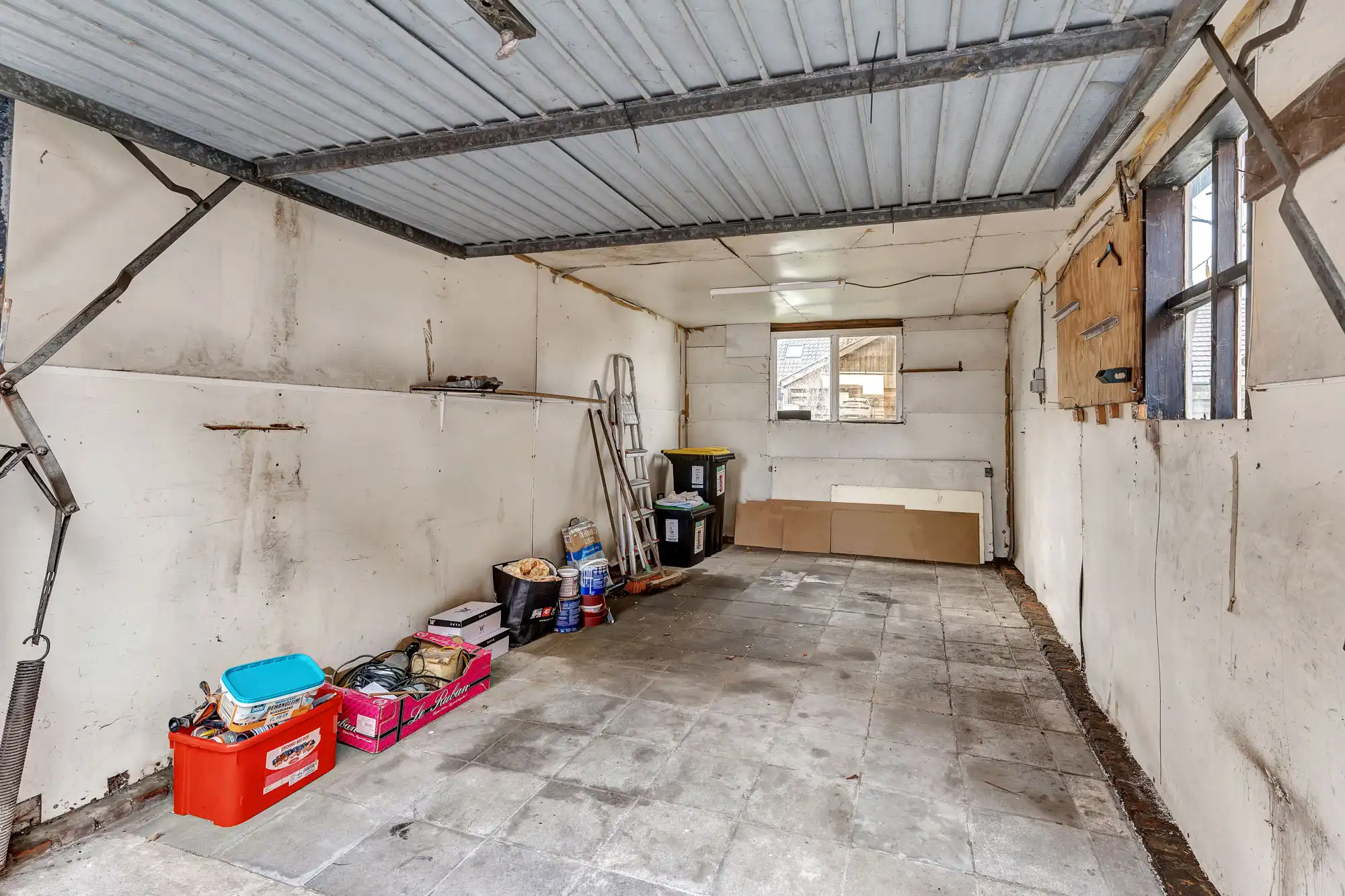 Te renoveren halfopen woning met veel potentieel foto 11