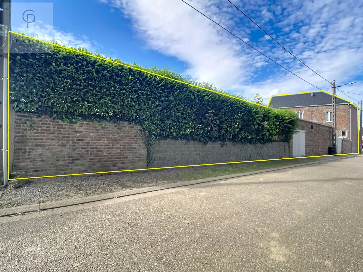 Ruime woning met binnenkoer, stallingen en tuin vlakbij oprit van E40. foto 27