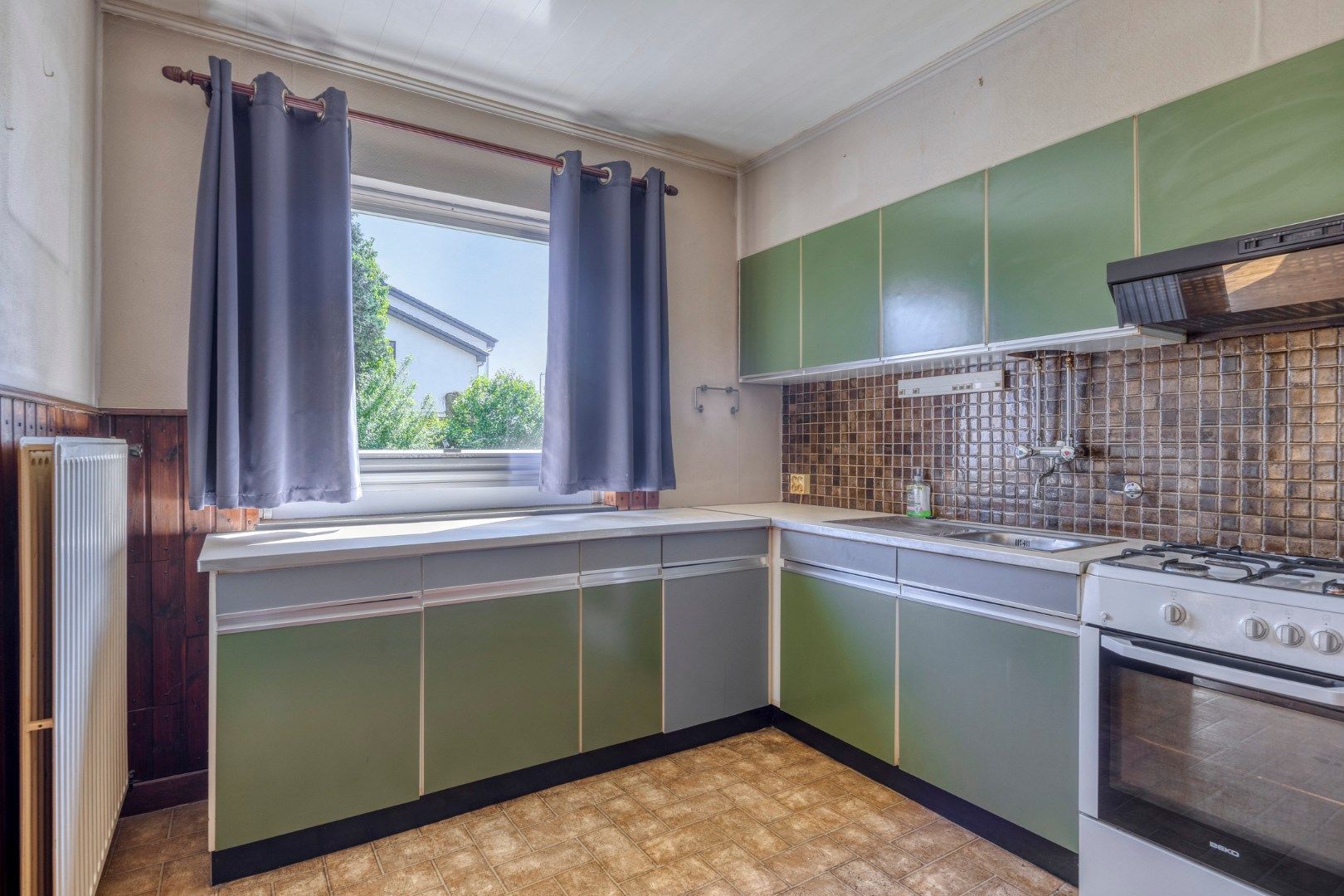 GEZINSWONING MET 4 SLAAPKAMERS EN INPANDING GARAGE TE LANAKEN ! foto 12