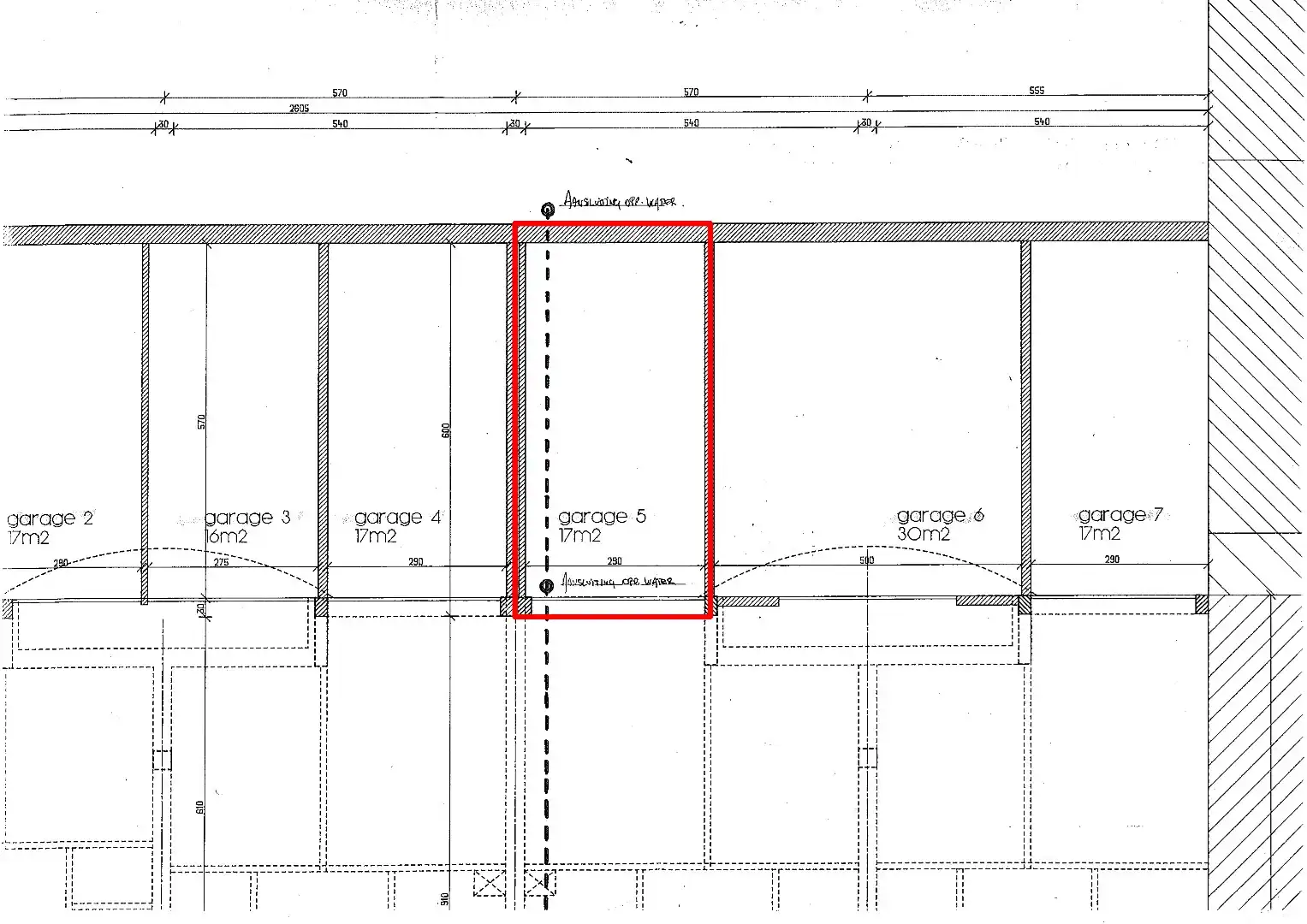 Ruime garagebox (17m²) nabij de Grote Markt. foto 2