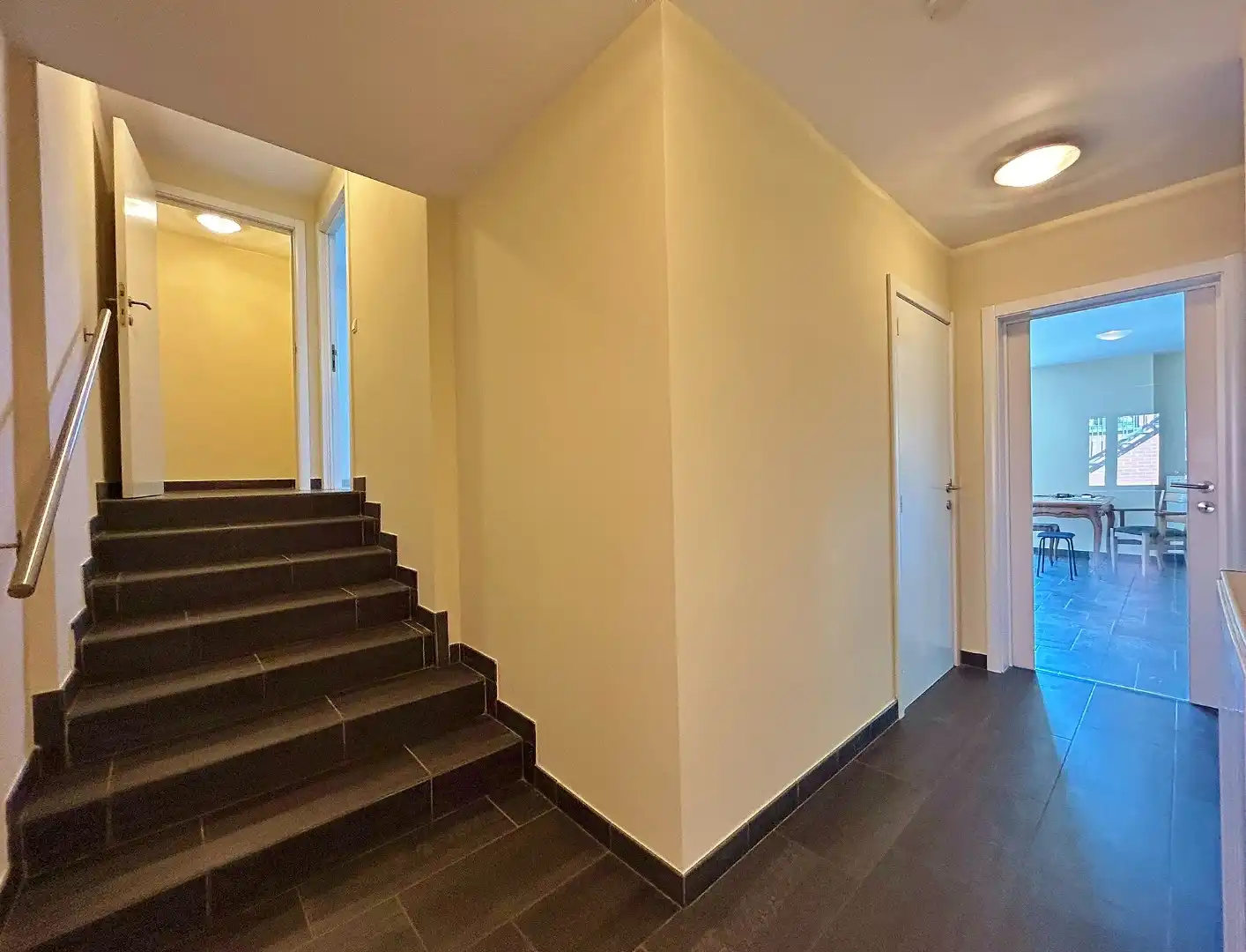 Ruim appartement met zonnig terras in het centrum van Ieper foto 2