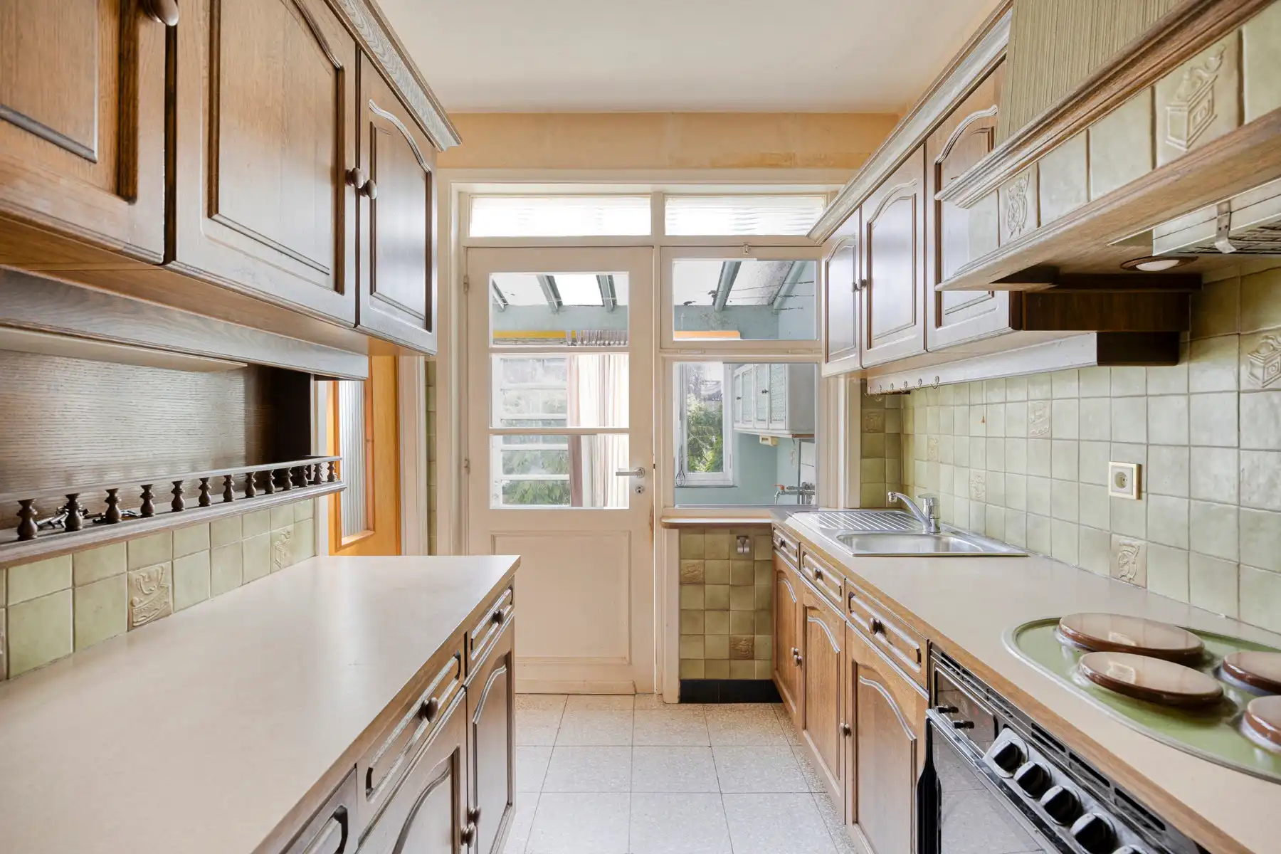 Goed gelegen woning met 3 slaapkamers, garage en tuin foto 12