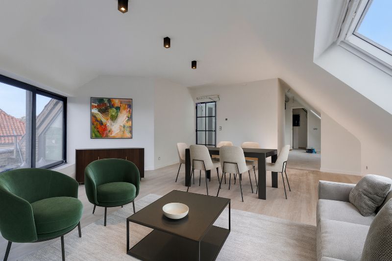 Stijlvol appartement met terras te koop in hartje Zeveneken! foto 2