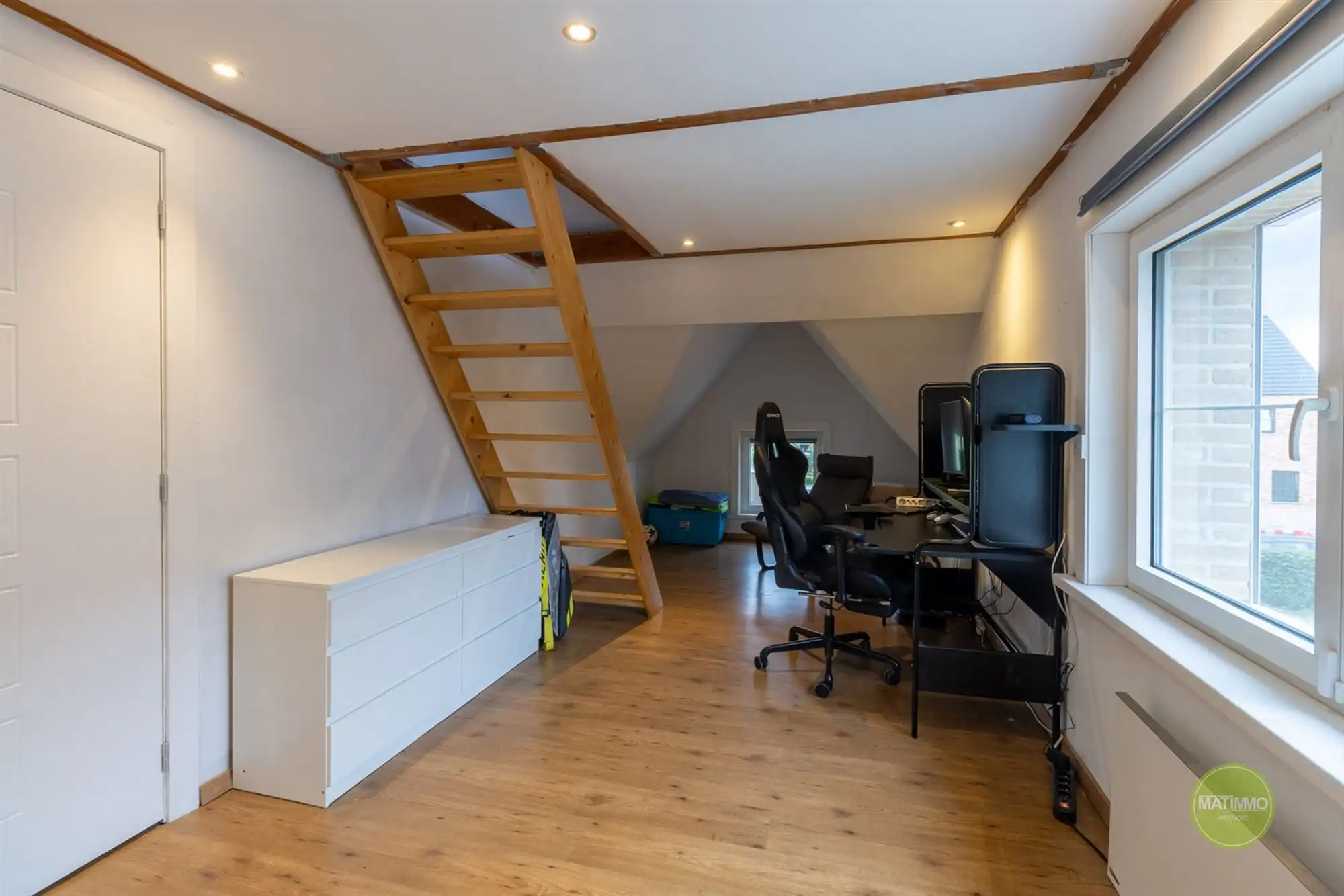 Gezinswoning met 4 slaapkamers op een perceel van 4.530 m² foto 16