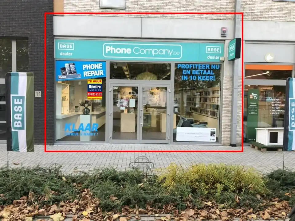 MODERN COMMERCIEEL GELIJKVLOERS MET GEBRUIK GROTE PARKING foto 3