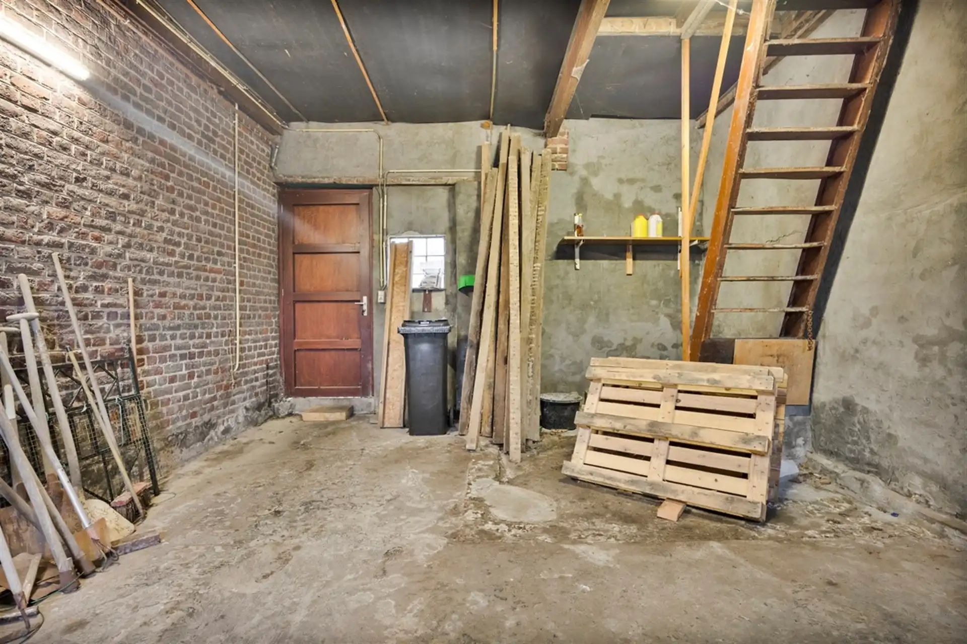 Te renoveren woning met prachtige tuin foto 19