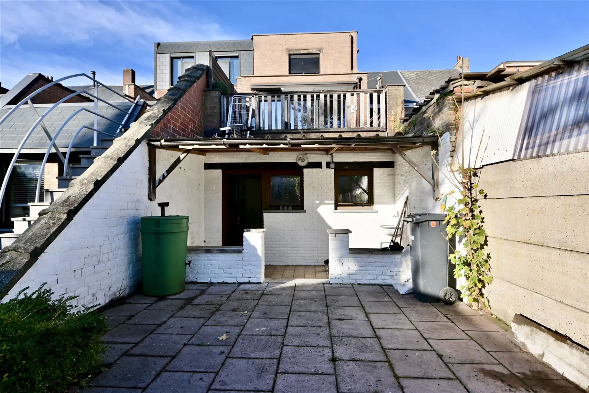 Handelsruimte met duplex appartement en tuin.  foto 12