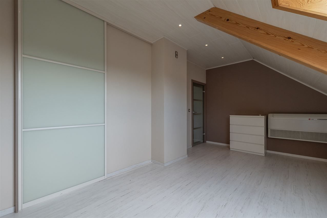 Label c, 4 slpk, mooie tuin, traplift, vernieuwd foto 24