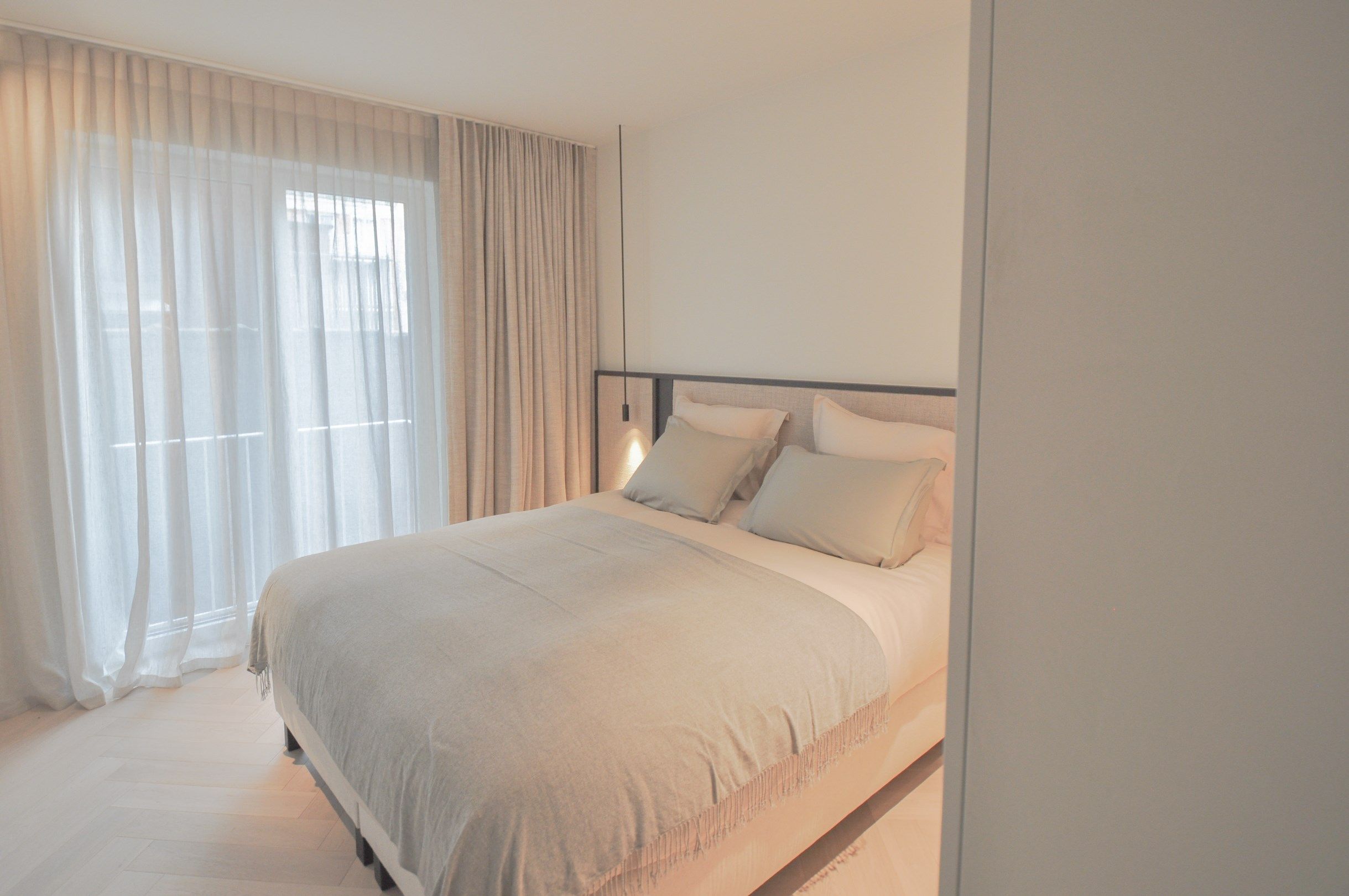 Uitzonderlijk ,tijdloos volledig gerenoveerd appartement met een open zicht . foto 33