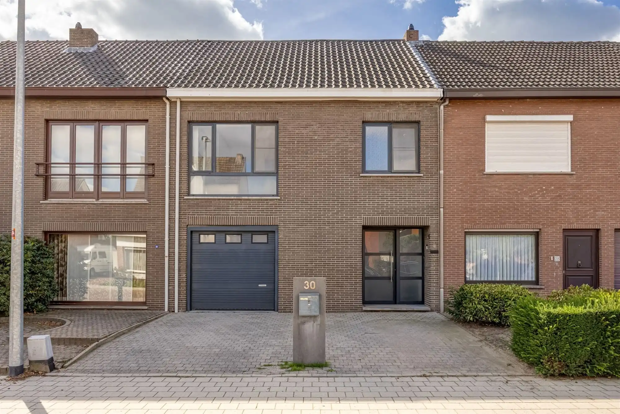 Gezinswoning met garage en zonnige tuin foto 30