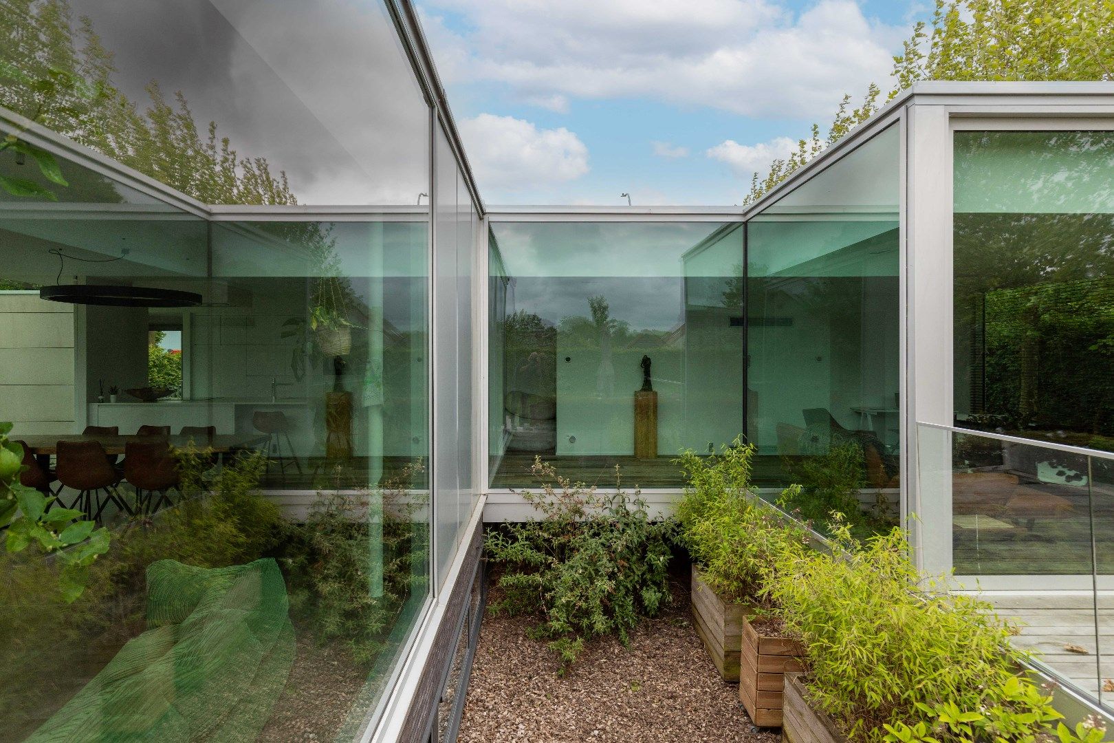 Recente en uitgebouwde villa met vijf kamers en/of praktijkruimte omgeven door het groen tussen Brugge en Oostkamp! foto 27