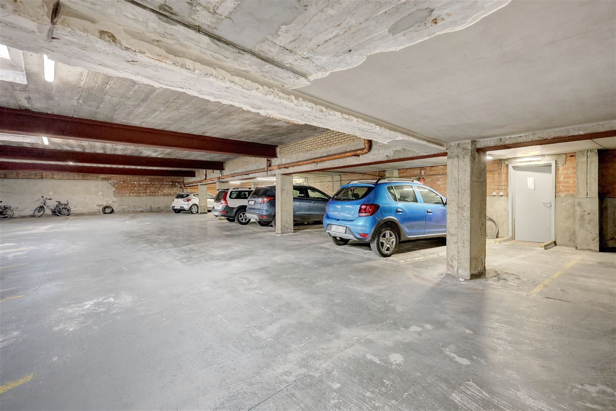 Appartement met 3 slaapkamers, terras en parking op de Bist foto 18