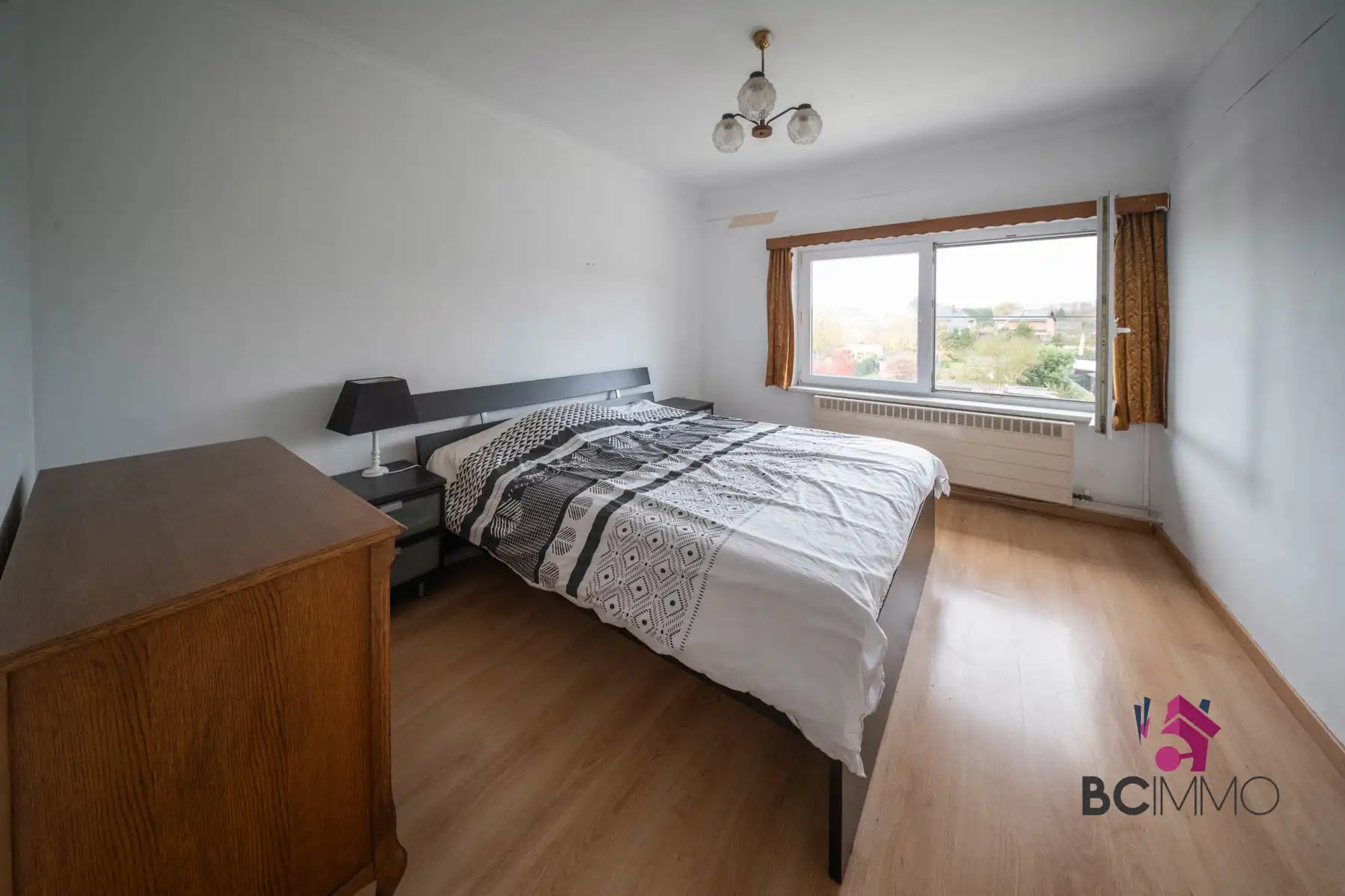 Ruime, tijdloze gezinswoning met 4 slaapkamers, grote tuin en garage en centraal gelegen in Genk foto 14