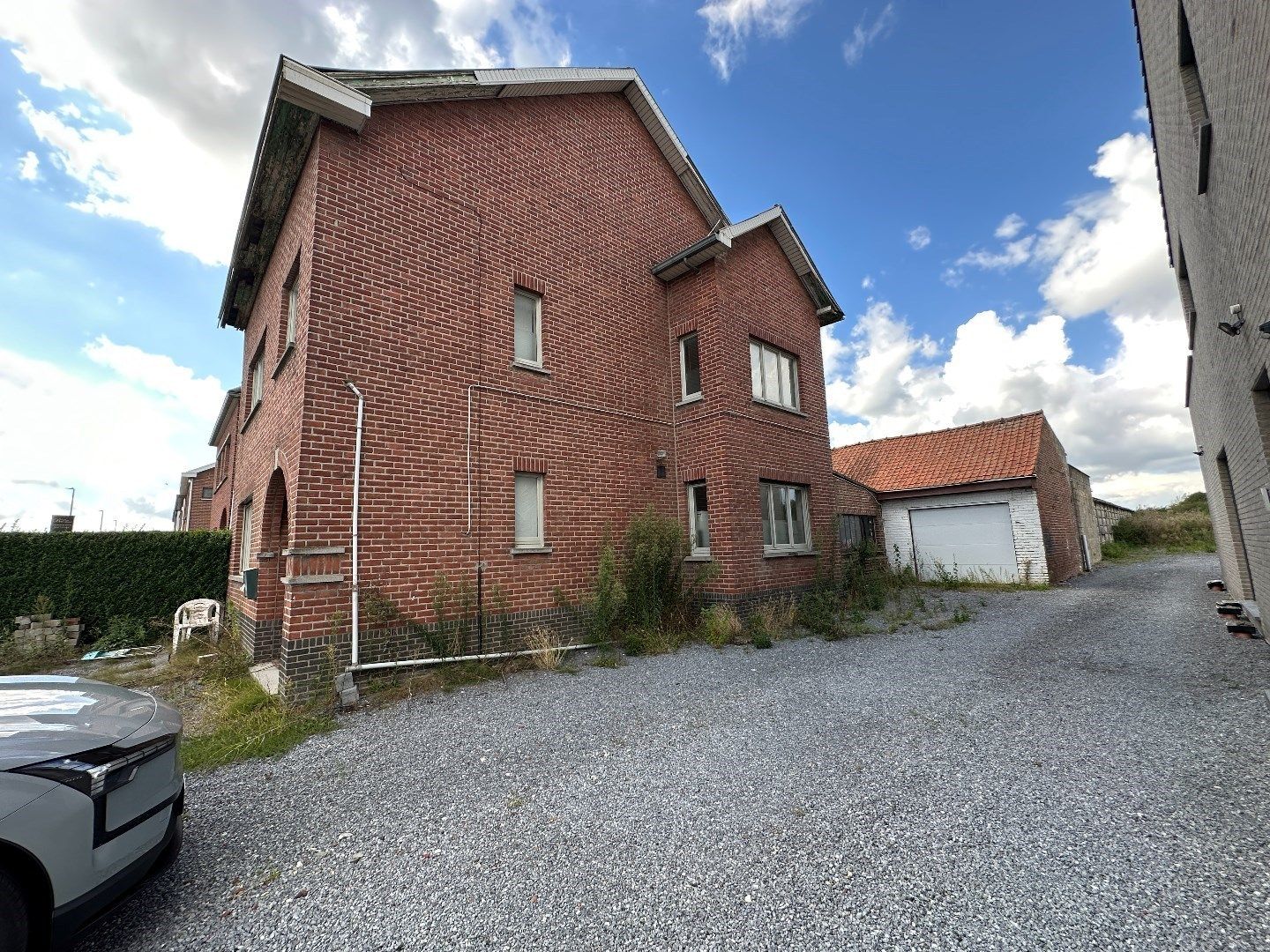 Te renoveren vrijstaande woning met 400m² Magazijn op 7a85ca perceel foto {{pictureIndex}}