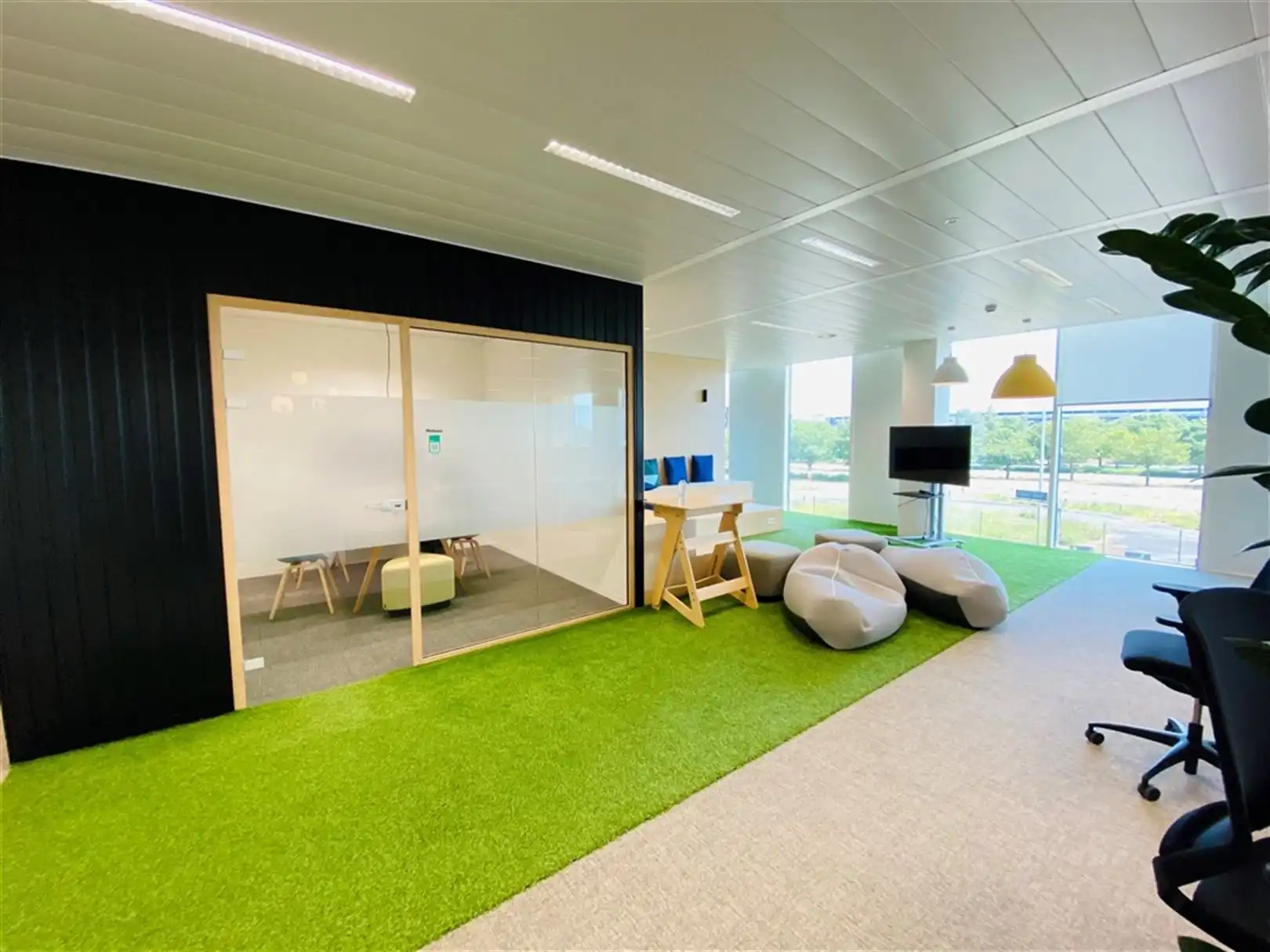 Gemeubelde kantoren in stijlvol gebouw langs The Loop foto 22