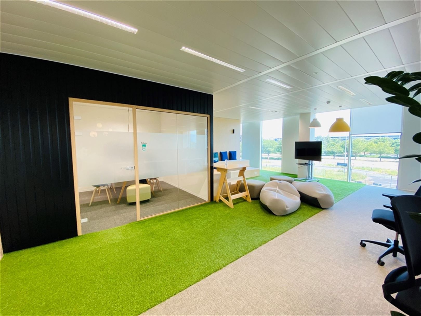 Gemeubelde kantoren in stijlvol gebouw langs The Loop foto 22