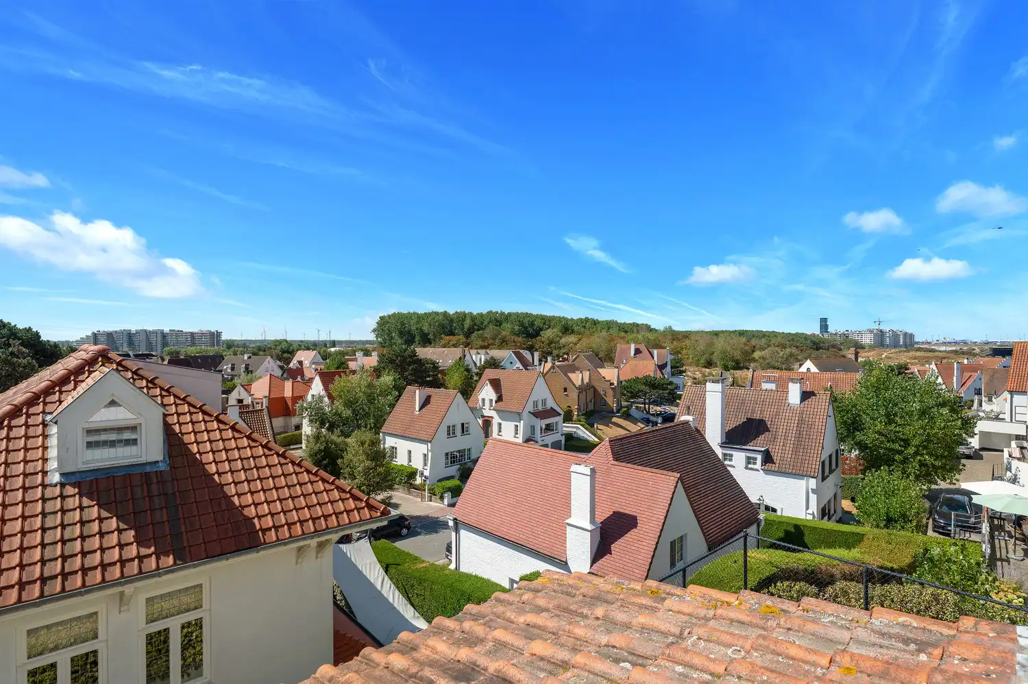 Karaktervolle alleenstaande villa op slechts 200 meter van het strand foto 2