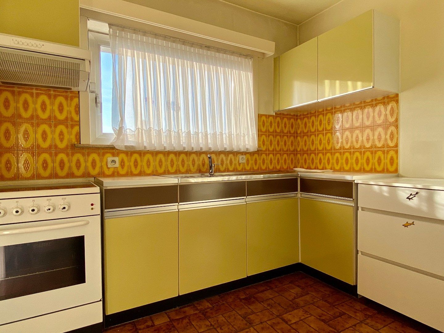 Appartement met 2 slaapkamers en staanplaats op de markt van Harelbeke  foto 4