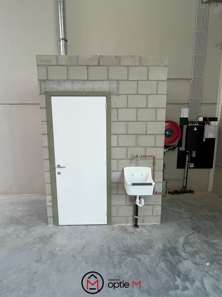 Centraal gelegen KMO-unit met sanitair/verwarming/airco in Hasselt te huur foto 6