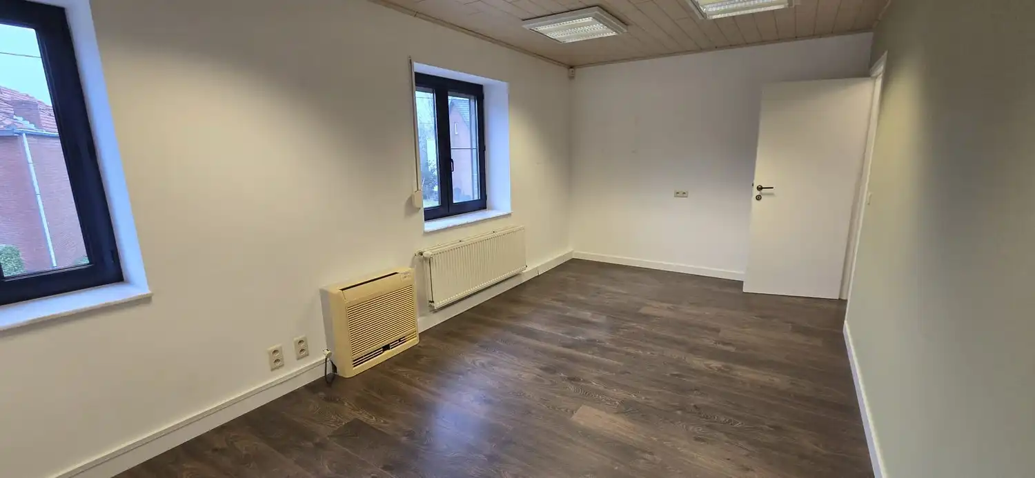 Multifunctioneel gebouw met parking, onmiddellijk beschikbaar! foto 18