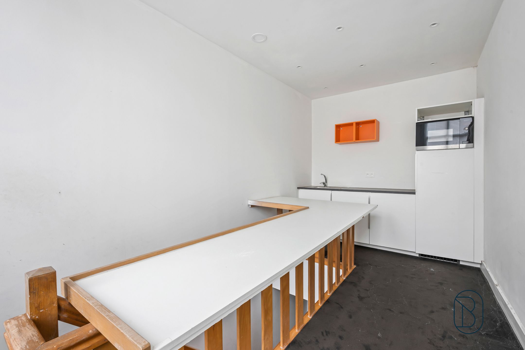 Handelspand met kantoren op topligging in centrum Kortrijk foto 10