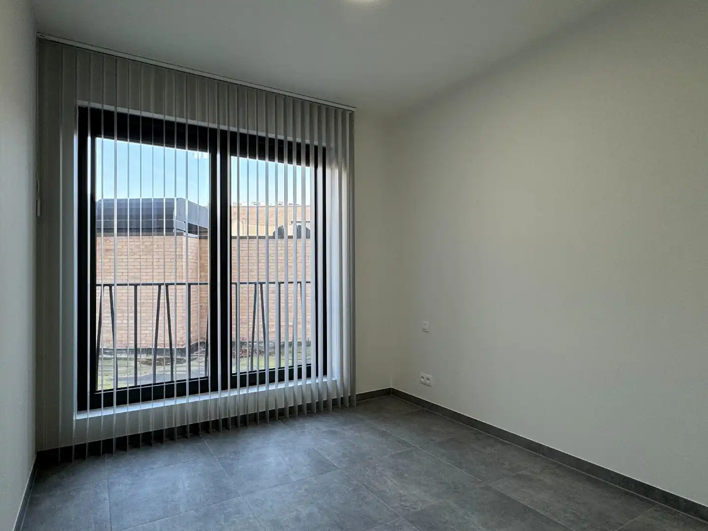 VOLLEDIG AFGEWERKT NIEUWBOUWAPPARTEMENT MET 2 SLAAPKAMERS, TERRAS, ONDERGRONDSE AUTOSTANDPLAATS EN KELDERBERGING IN RESIDENTIE "DE KWINT" TE ZONHOVEN  foto 7