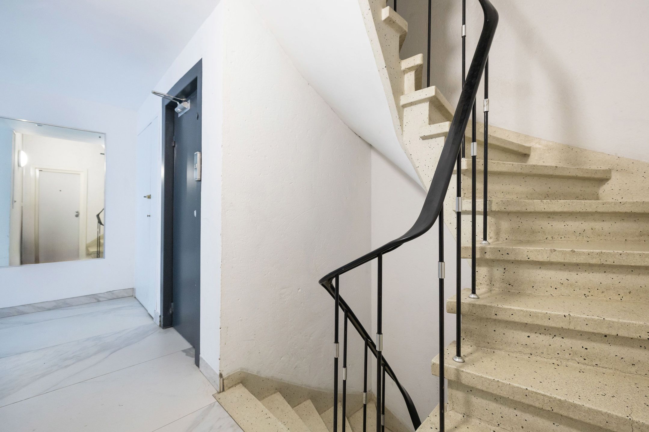 Zeer licht! Begane grond met 1 slaapkamer + bureau. foto 13