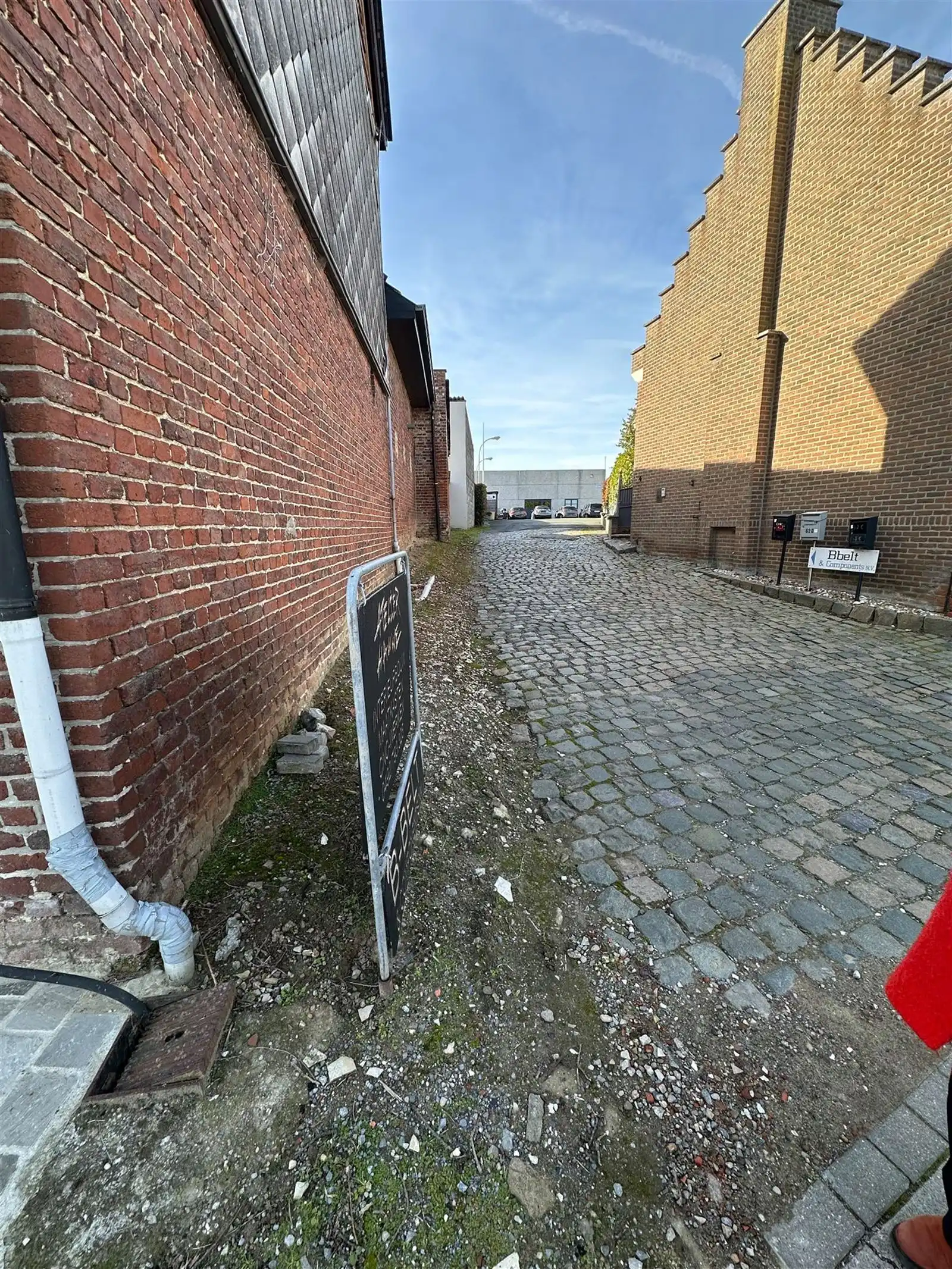 Praktisch magazijn met kantoor - 177 m²  foto 6