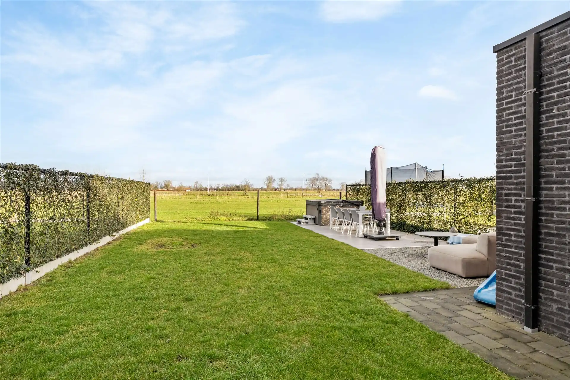 Recente gezinswoning met 5 slaapkamers en losstaande garage op een mooi perceel van 465m² foto 3