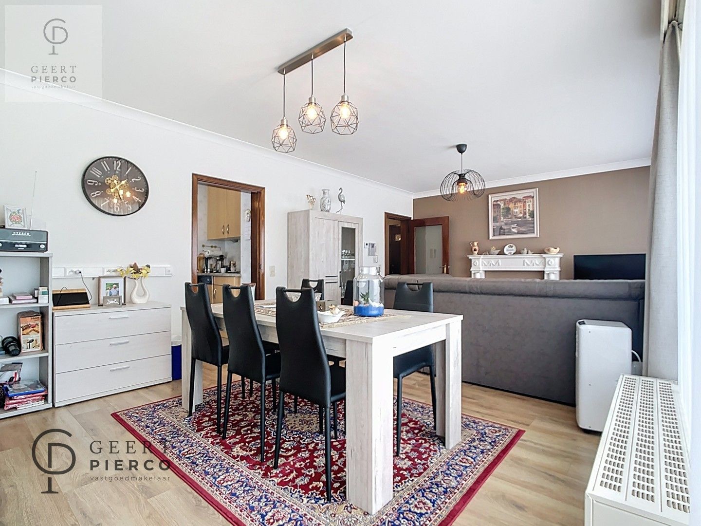 Gerenoveerd tweeslaapkamer appartement vlakbij stadscentrum met (mogelijkheid tot aankoop van) garagebox. foto 8