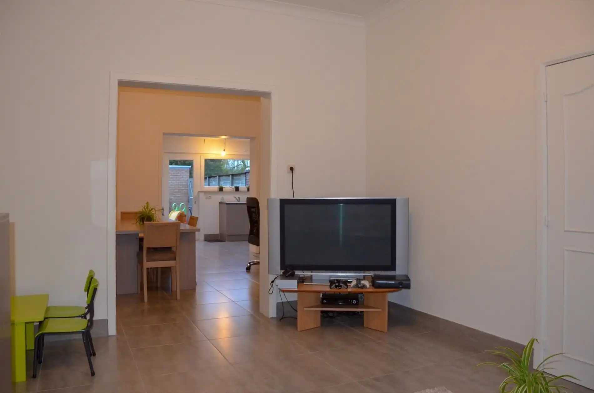 Woning met 3 slaapkamers en ruime stadskoer. foto 4