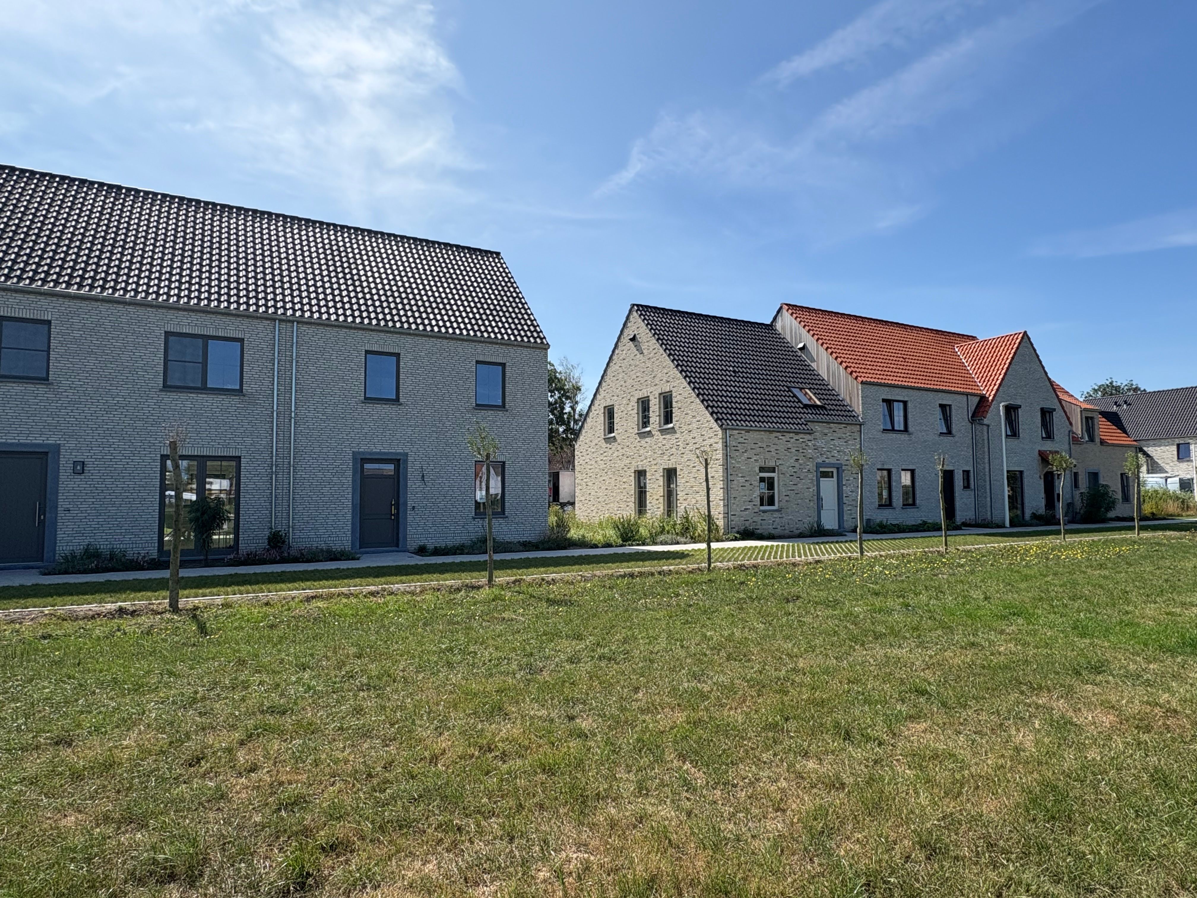 Energiezuinige nieuwbouwwoning met 3 slaapkamers en carport te huur foto {{pictureIndex}}