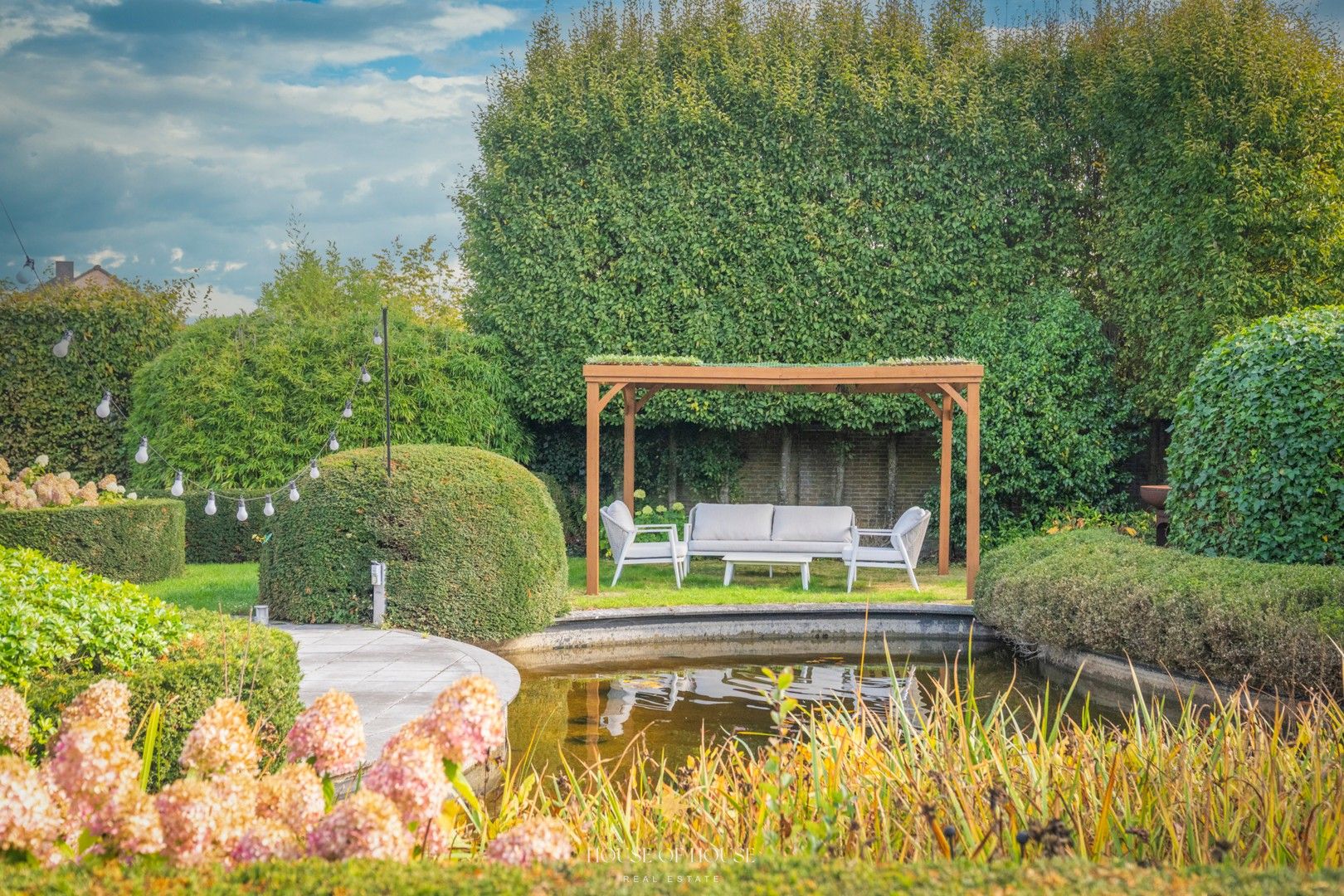 Exclusieve villa met privépraktijken in Sint-Andries foto {{pictureIndex}}