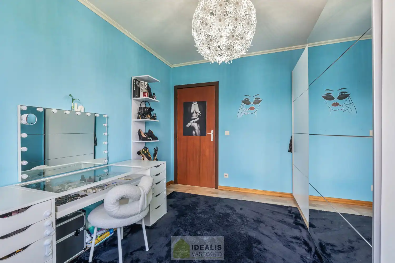 IDEALIS VASTGOED – CENTRAAL, DOCH ZEER RUSTIG GELEGEN 3-SLPKMR APPARTEMENT IN HET CENTRUM VAN HEPPEN (LEOPOLDSBURG)! – Correct onderhouden appartement van ca. 100m² op de tweede verdieping met een aangename leefruimte met aansluitend keuken, 3 slaapkamers, bergruimte en badkamer. Het appartement beschikt tevens over een privatieve kelder en aparte garagebox. Geschikt voor zij die zoeken naar betaalbaar wonen in het centrum van Heppen. foto 13