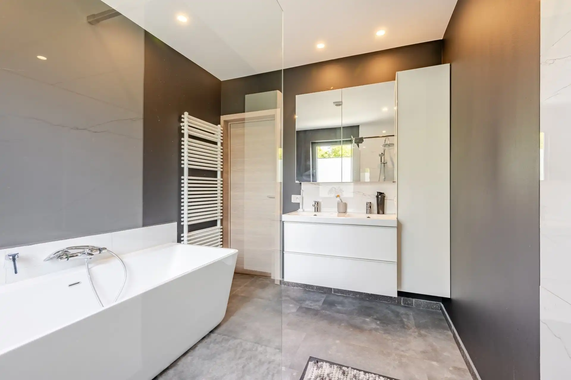 Instapklare woning met 3 ruime slaapkamers! foto 22