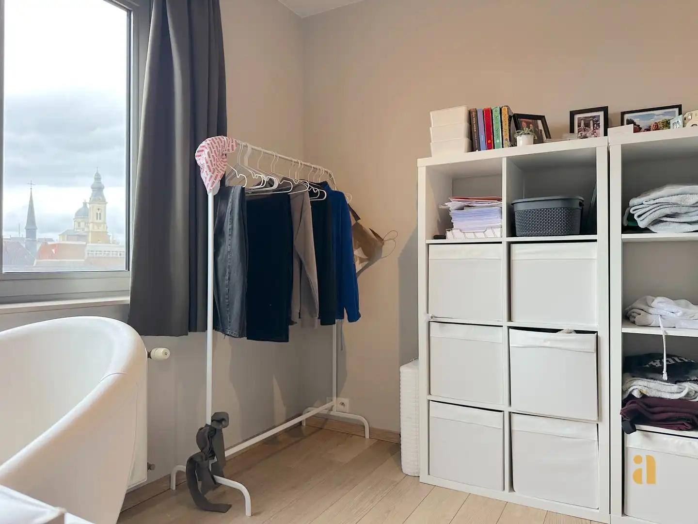 Zon, ruimte & torens: dit lichtrijke appartement heeft het allemaal! foto 18