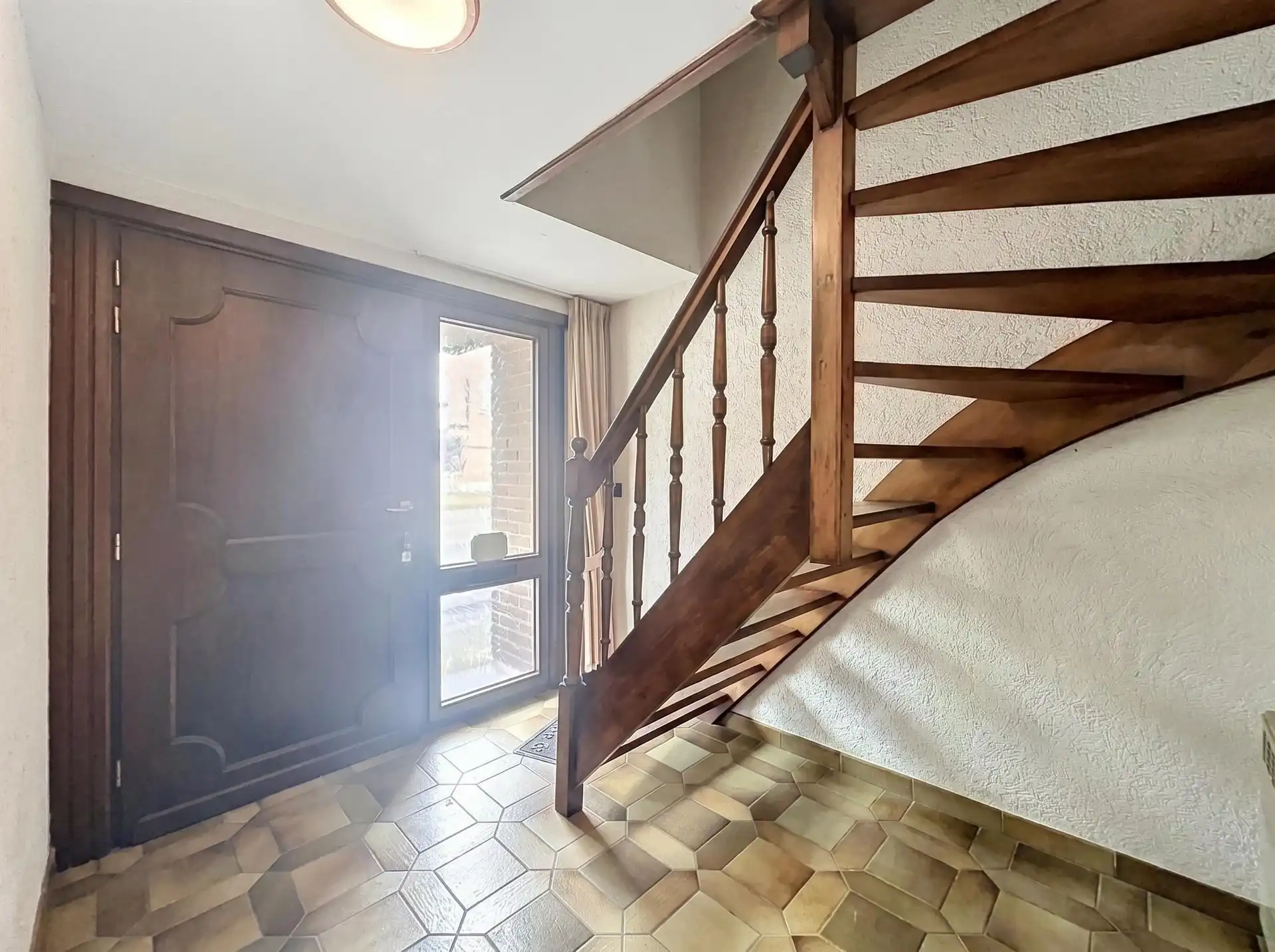 instapklare gezinswoning met 3 slaapkamers, garage en ruime tuin op toplocatie foto 16