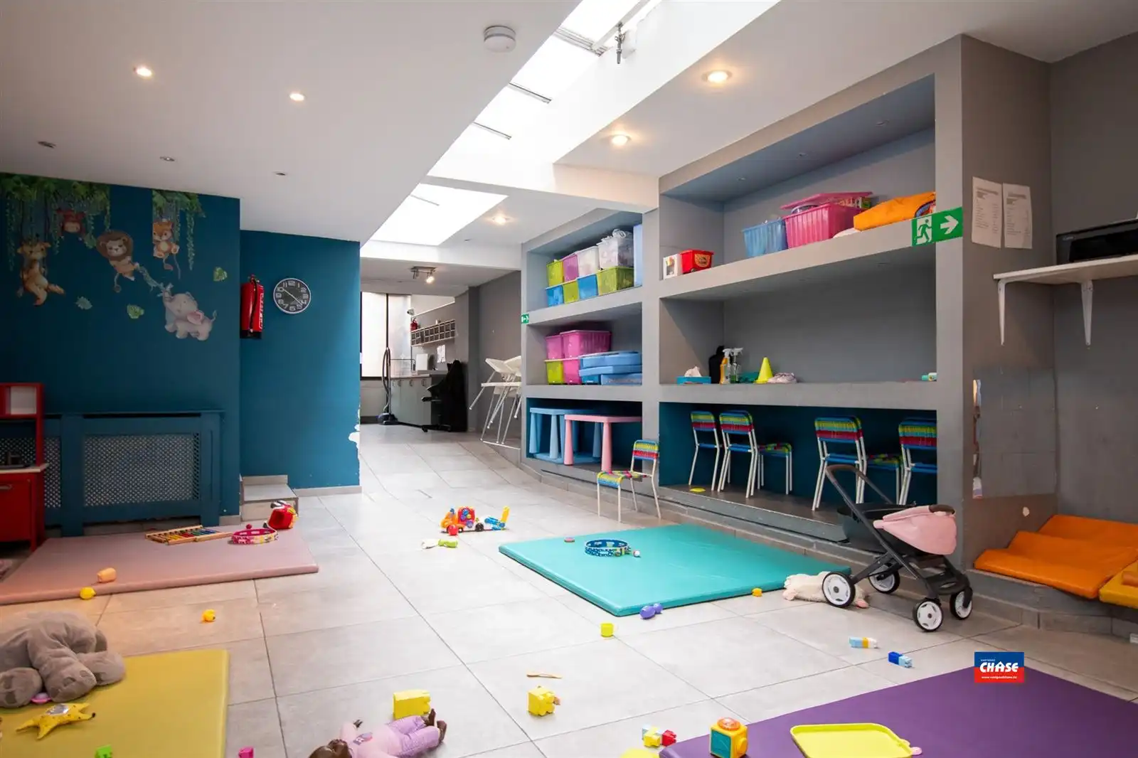 Ruime tweewoonst met mogelijk 9 slaapkamers en tuin foto 3