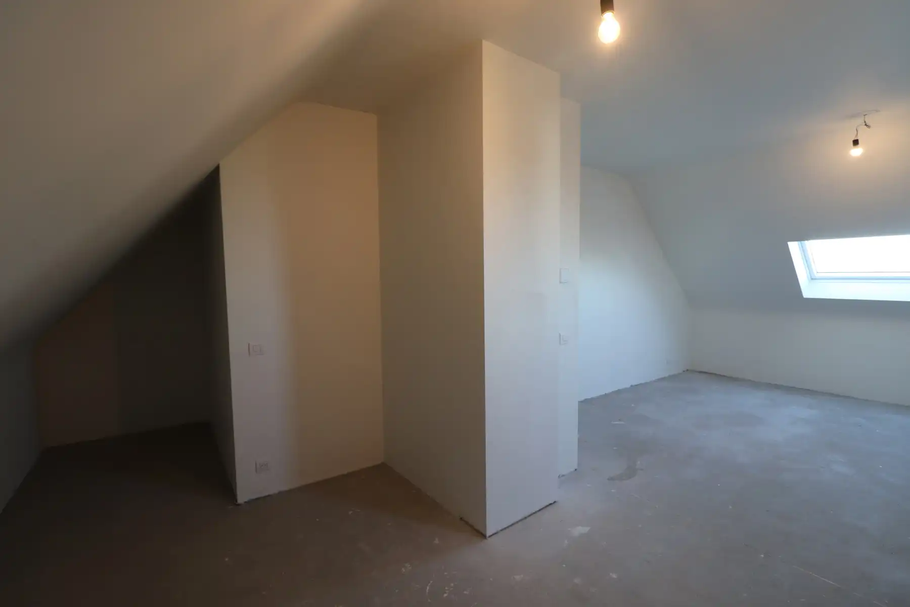 Ruime nieuwbouwwoning (163m² BO) met 3 slaapkamers, terras met tuin en brede carport. foto 15