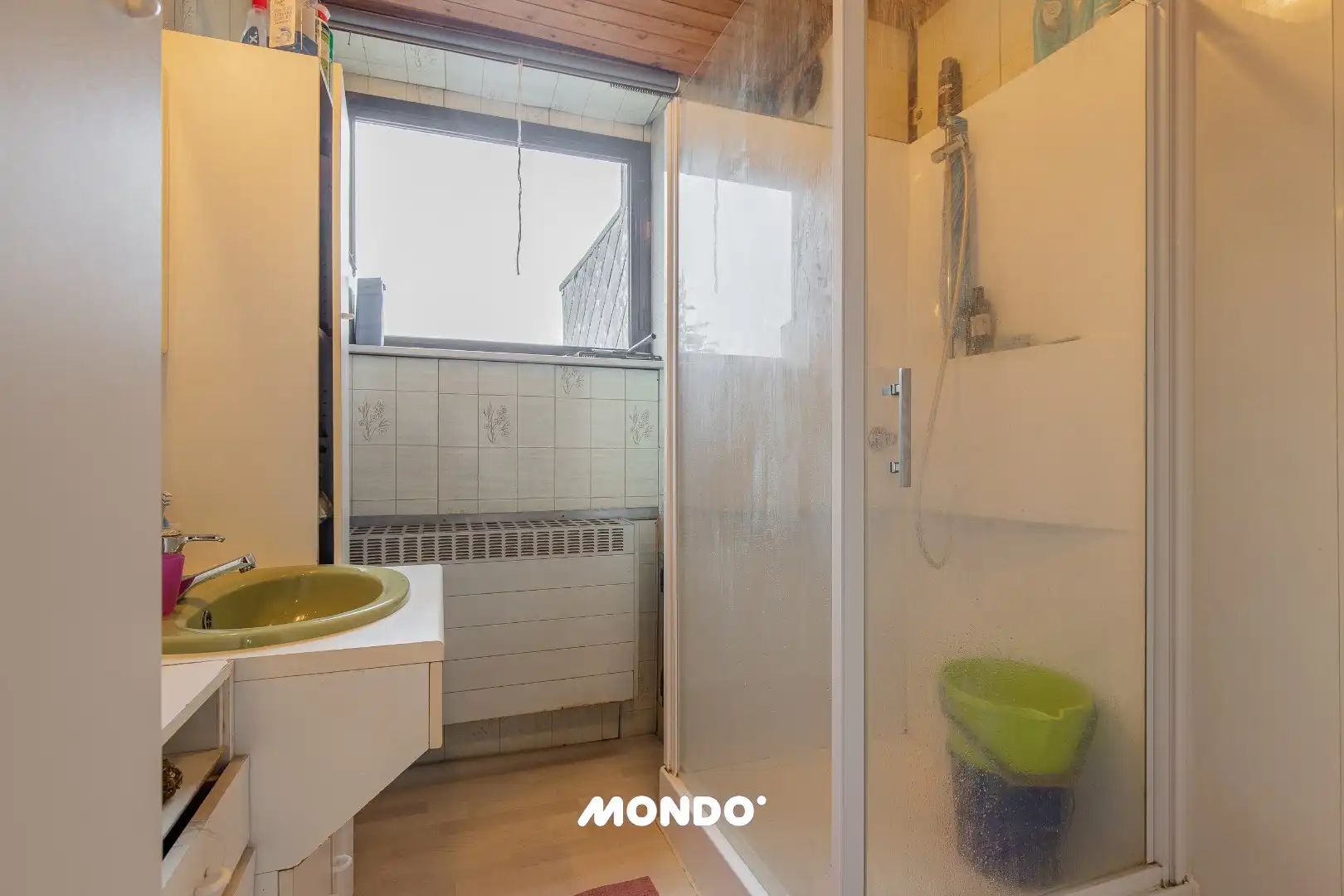 Deels gerenoveerde gezinswoning met 5 à 6 slaapkamers en tuin met achteruitweg foto 15