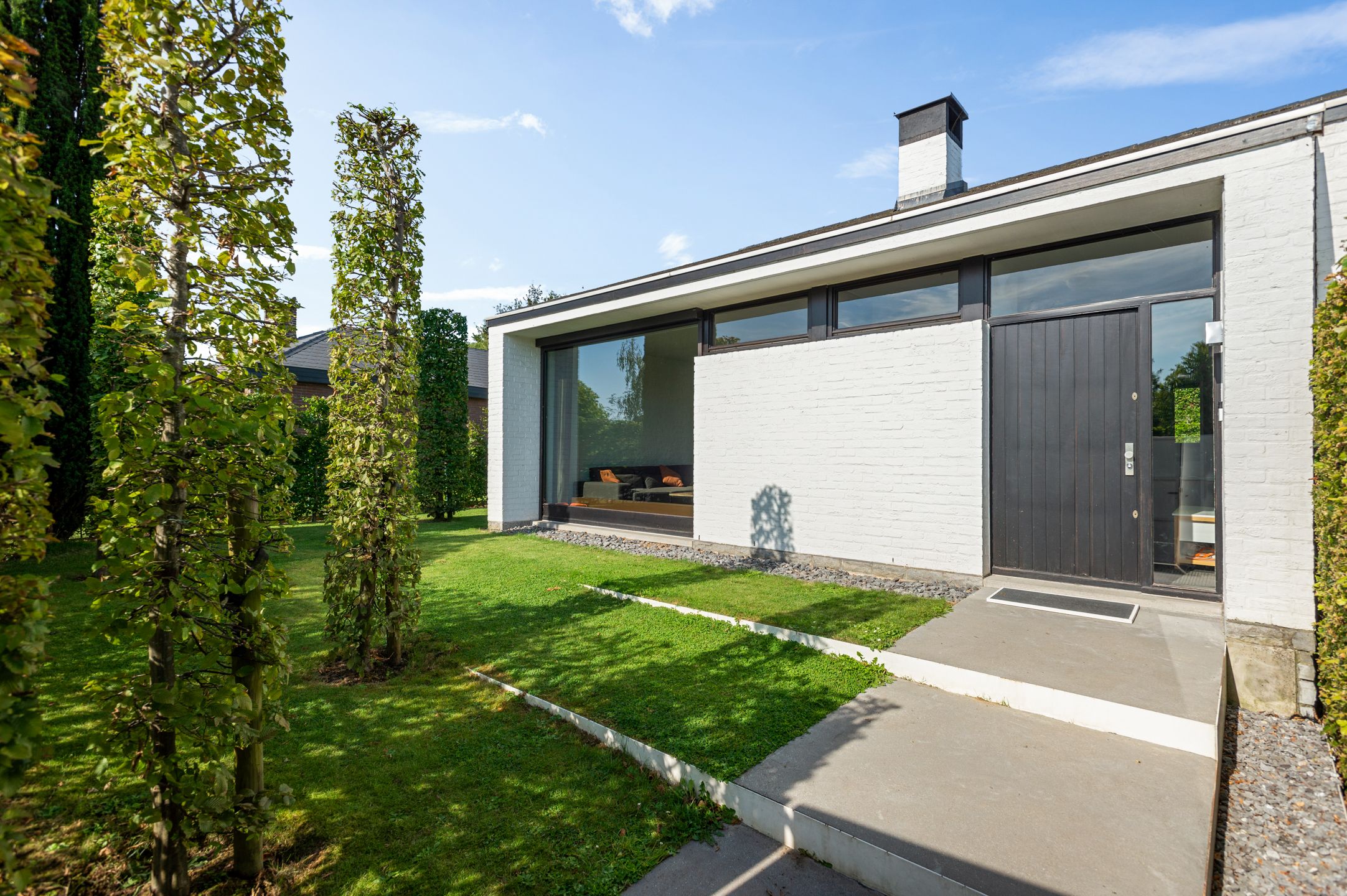 Modernistische villa met rijke lichtinval en in een groene, rustige omgeving  foto 1